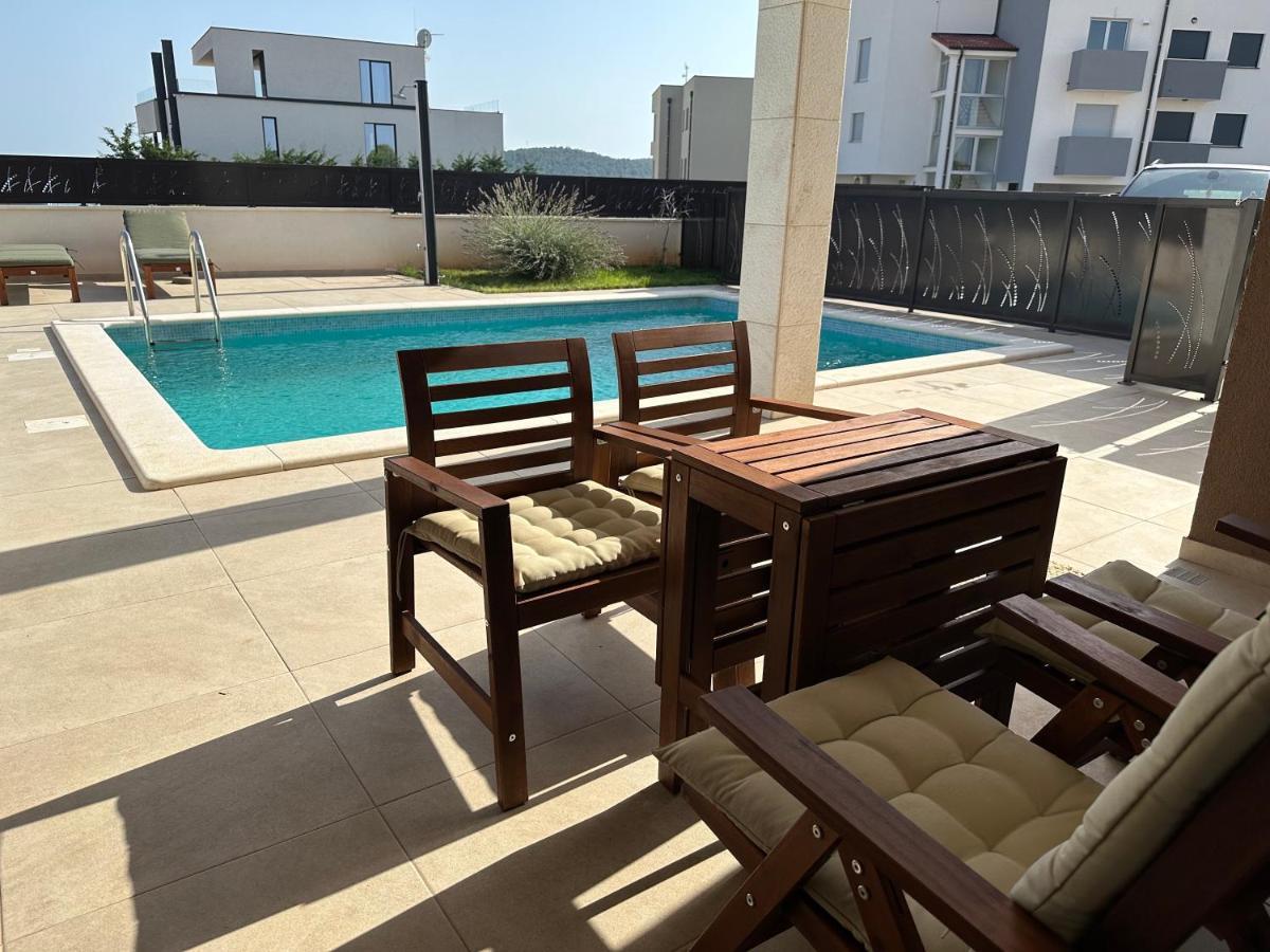 Apartment With Pool Mukalba 메덜린 외부 사진