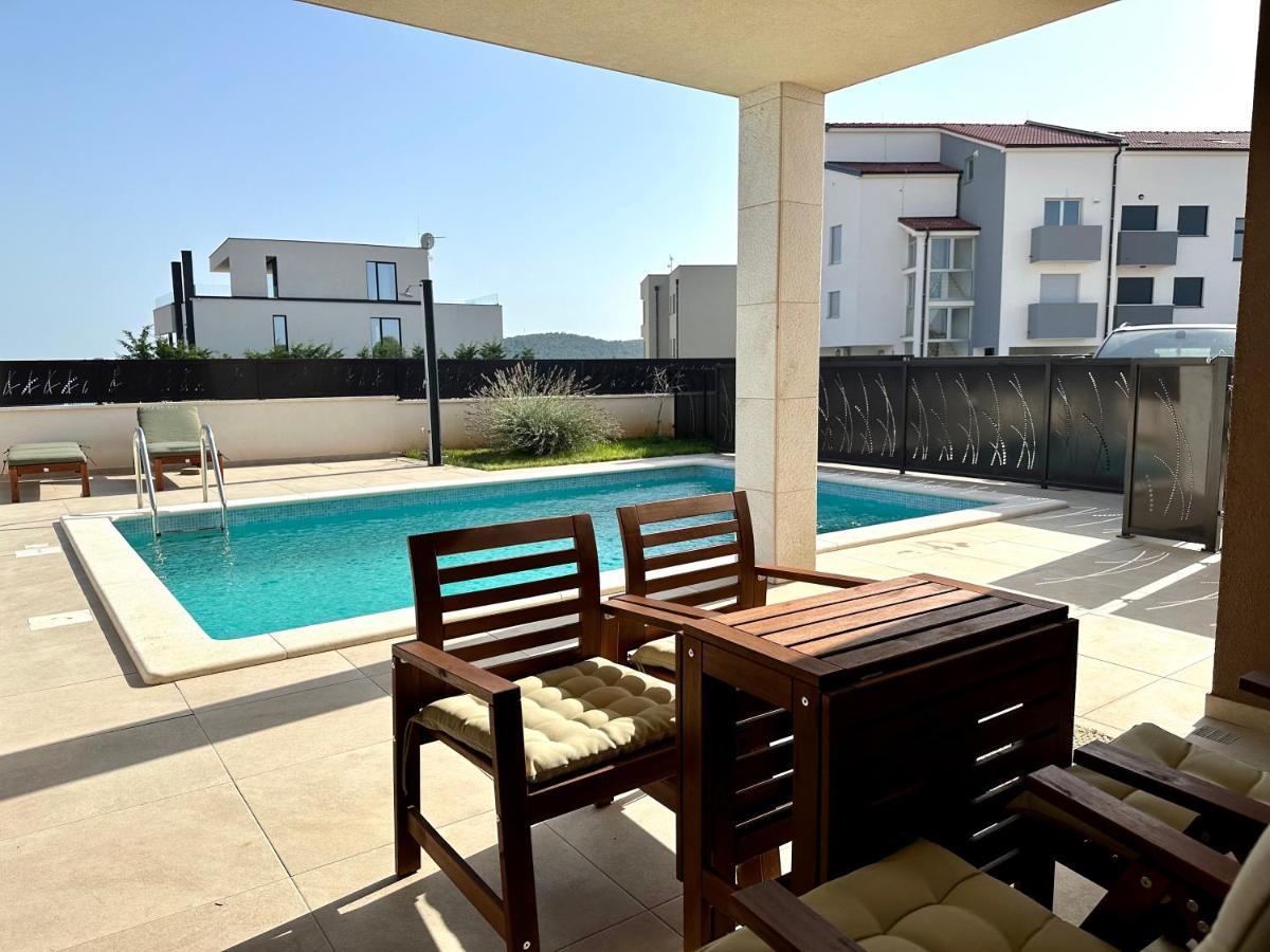 Apartment With Pool Mukalba 메덜린 외부 사진